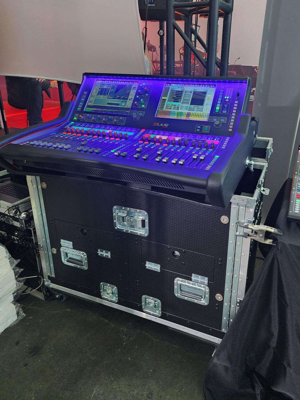 Case for Allen and Heath DLive C3500 Console Flip-Ready Easy Retracting Hydraulic Lift by ZCase w/ Laptop Arm