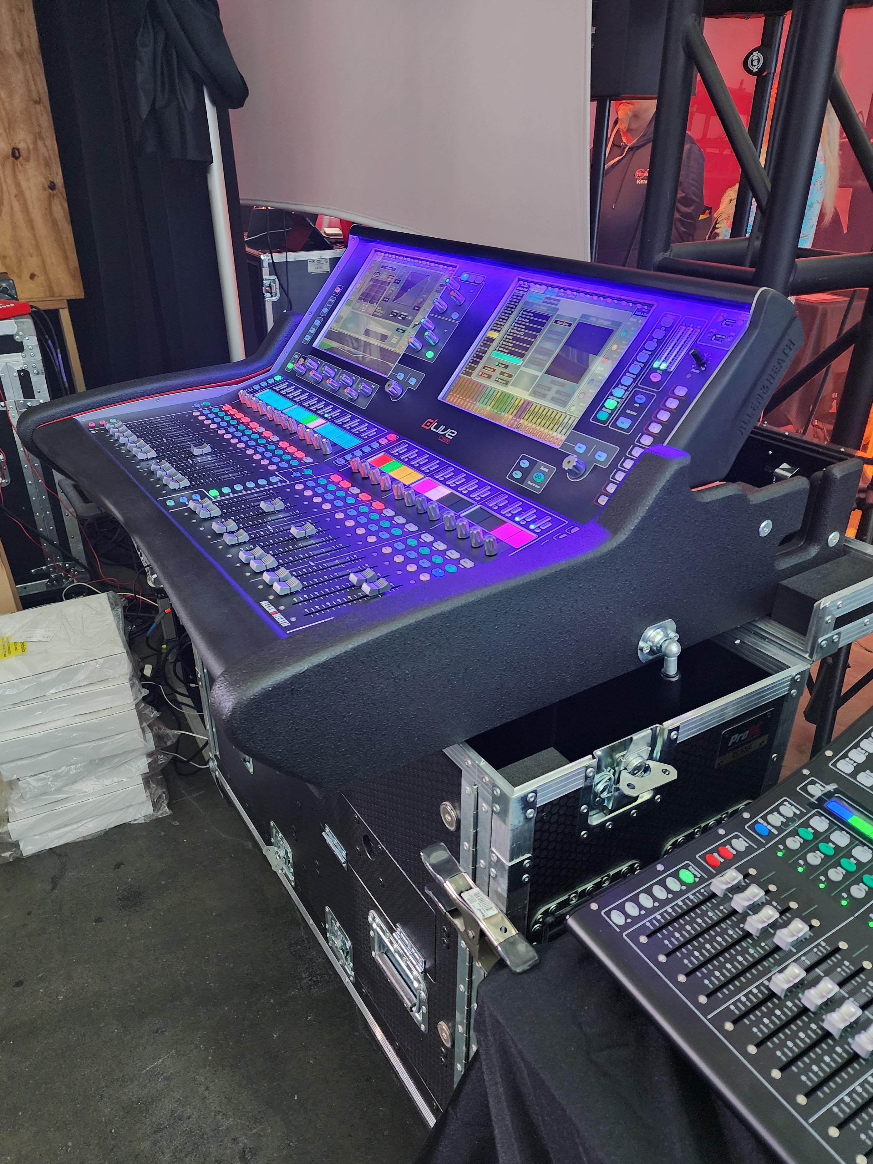 Case for Allen and Heath DLive C3500 Console Flip-Ready Easy Retracting Hydraulic Lift by ZCase w/ Laptop Arm