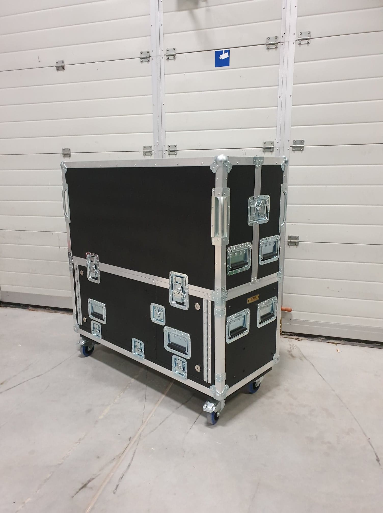 Flip-Ready Detachable Easy Retracting Hydraulic Lift Case With 2U for Digico SD8 Digital Mixing Console by ZCase®