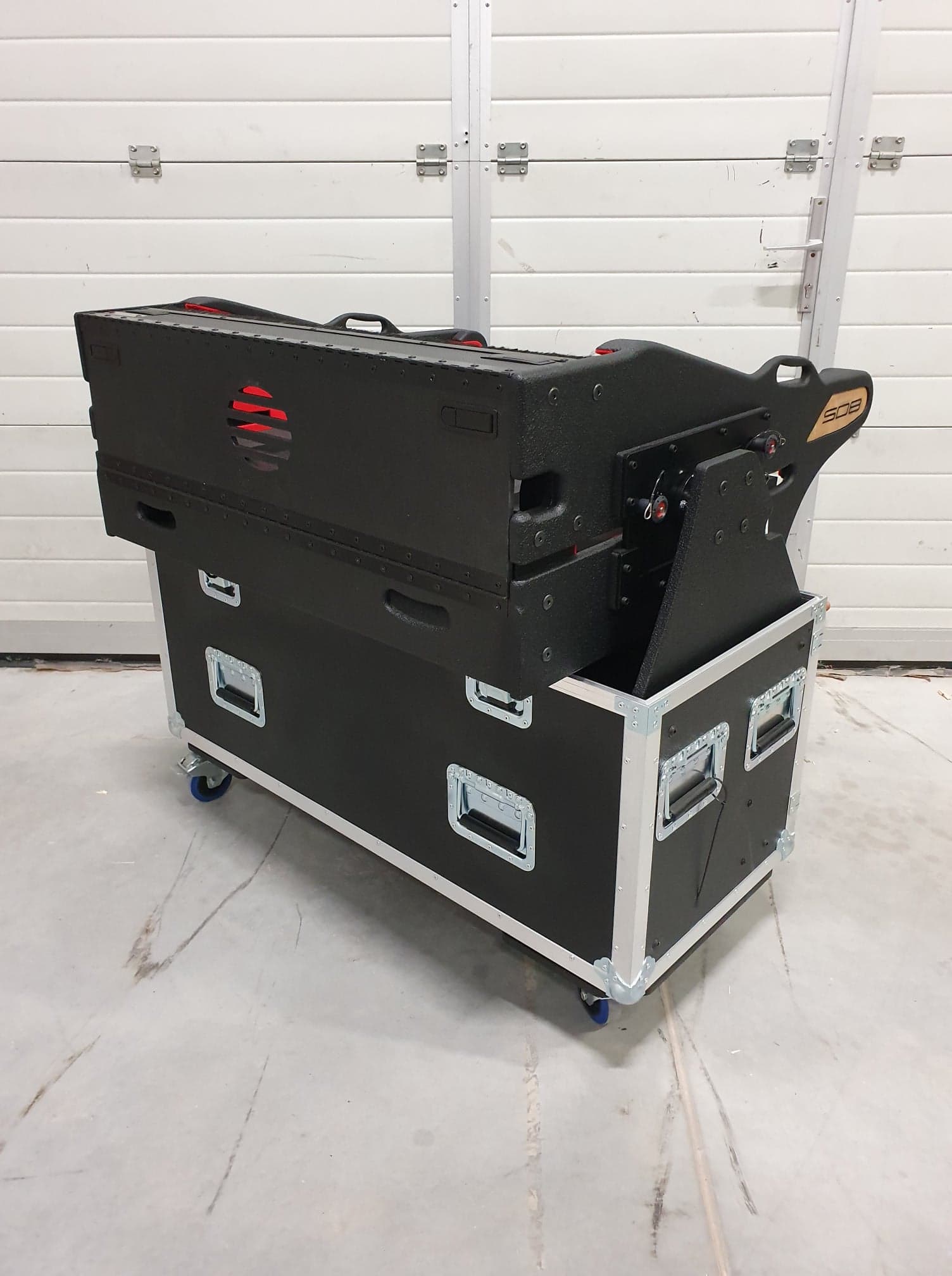 Flip-Ready Detachable Easy Retracting Hydraulic Lift Case With 2U for Digico SD8 Digital Mixing Console by ZCase®
