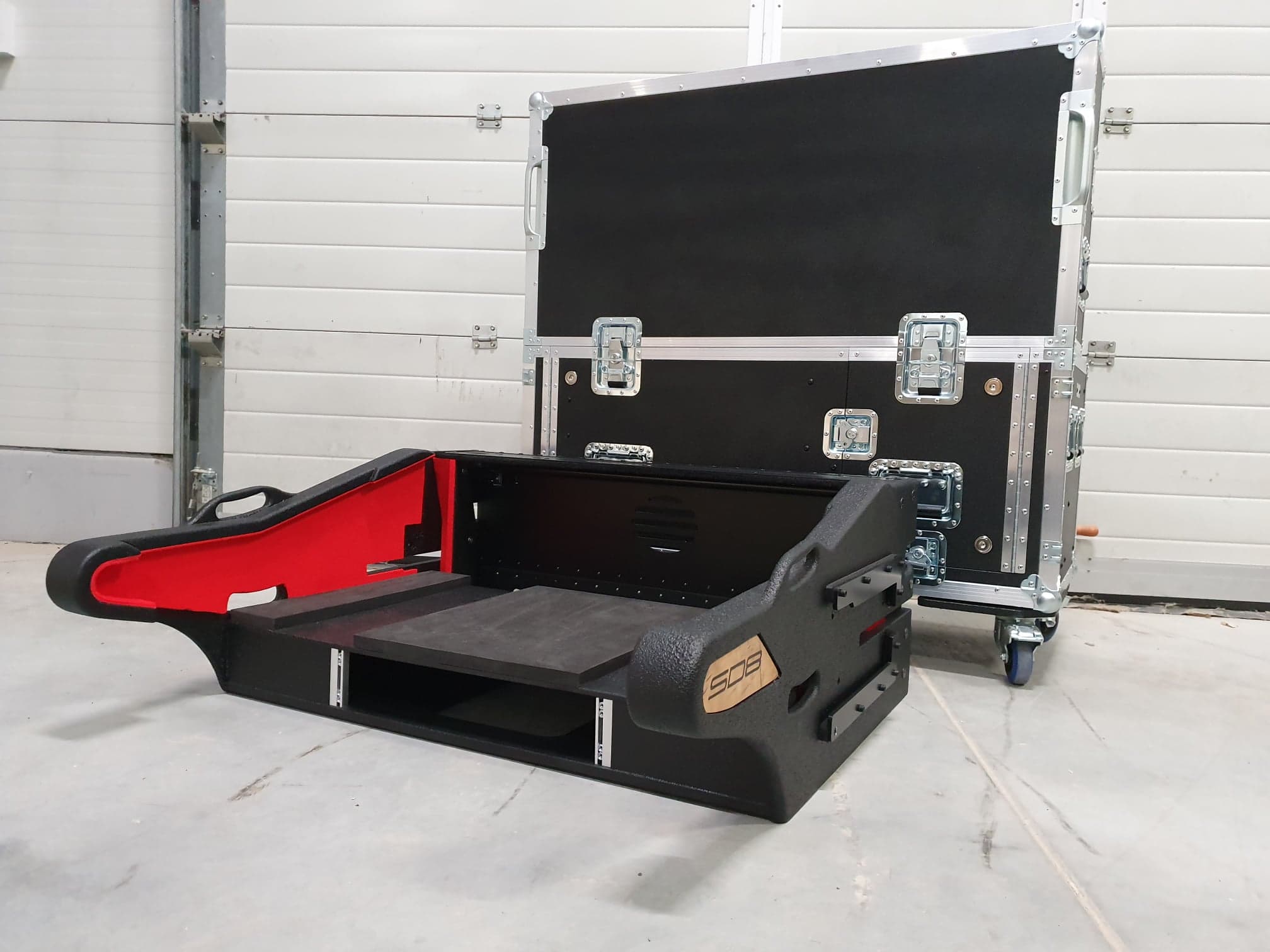 Flip-Ready Detachable Easy Retracting Hydraulic Lift Case With 2U for Digico SD8 Digital Mixing Console by ZCase®