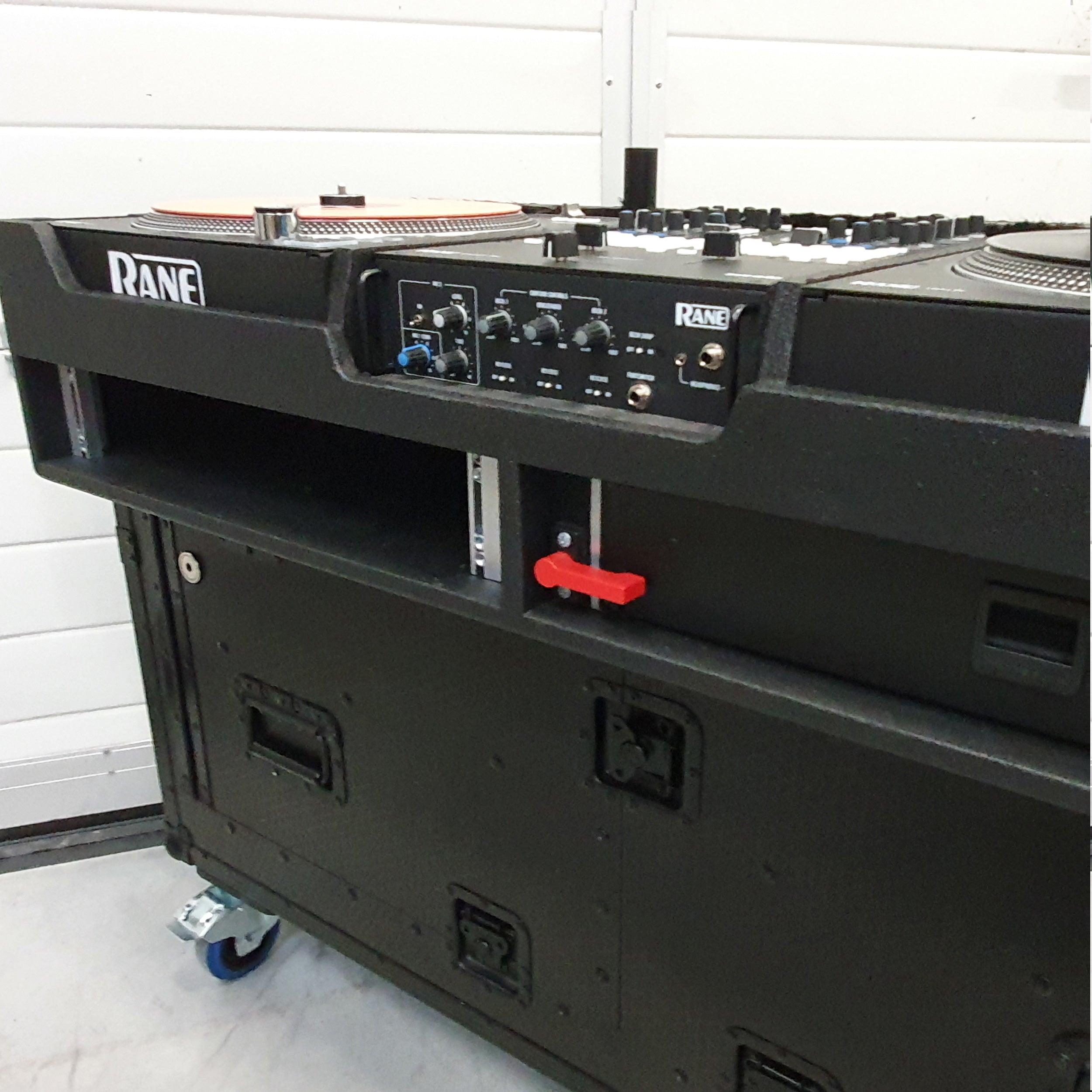 Flip-Ready Easy Retracting Hydraulic Lift Case for RANE Twelve Seventy and Seventy Two MKII Series , with Two Laptop Arms