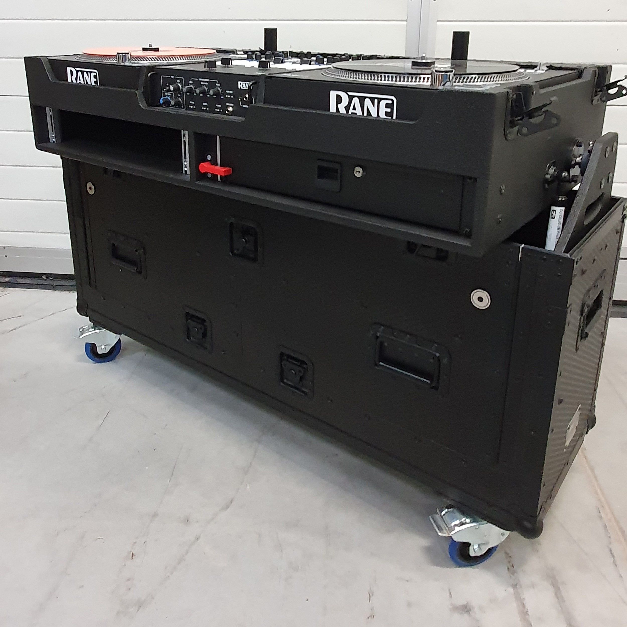Flip-Ready Easy Retracting Hydraulic Lift Case for RANE Twelve Seventy and Seventy Two MKII Series , with Two Laptop Arms