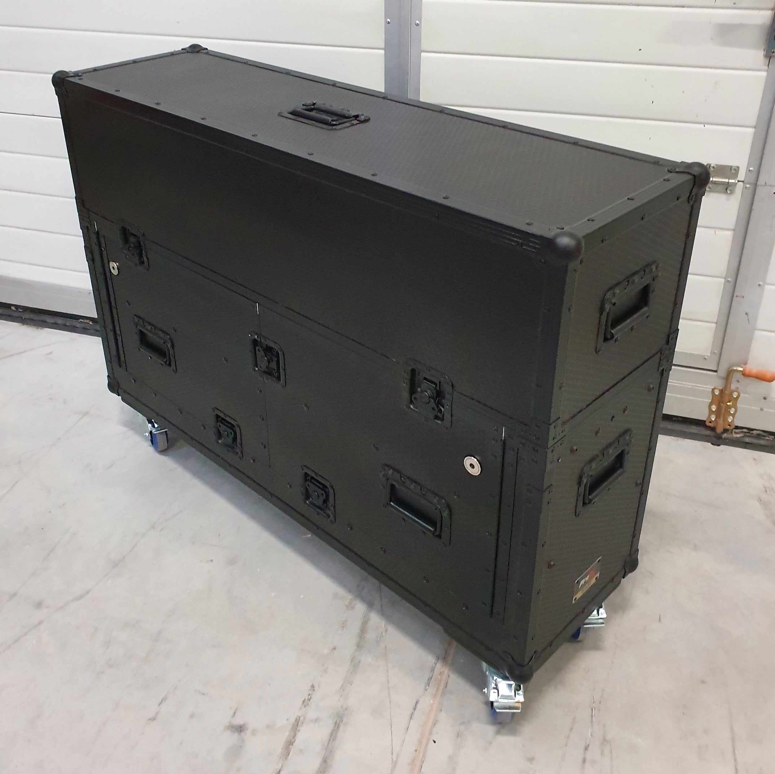 Flip-Ready Easy Retracting Hydraulic Lift Case for RANE Twelve Seventy and Seventy Two MKII Series , with Two Laptop Arms