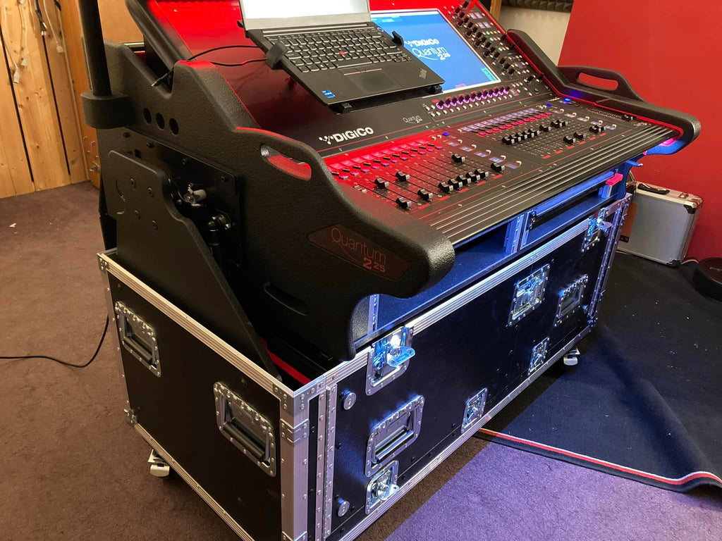 Digico Q225 Quantum 225 Flip-Ready Hydraulic Console Easy Retracting Lifting Flight Case with 2U Rack and wheels